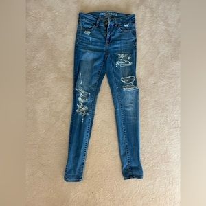 WOMENS AMERICAN EAGLE JEANS